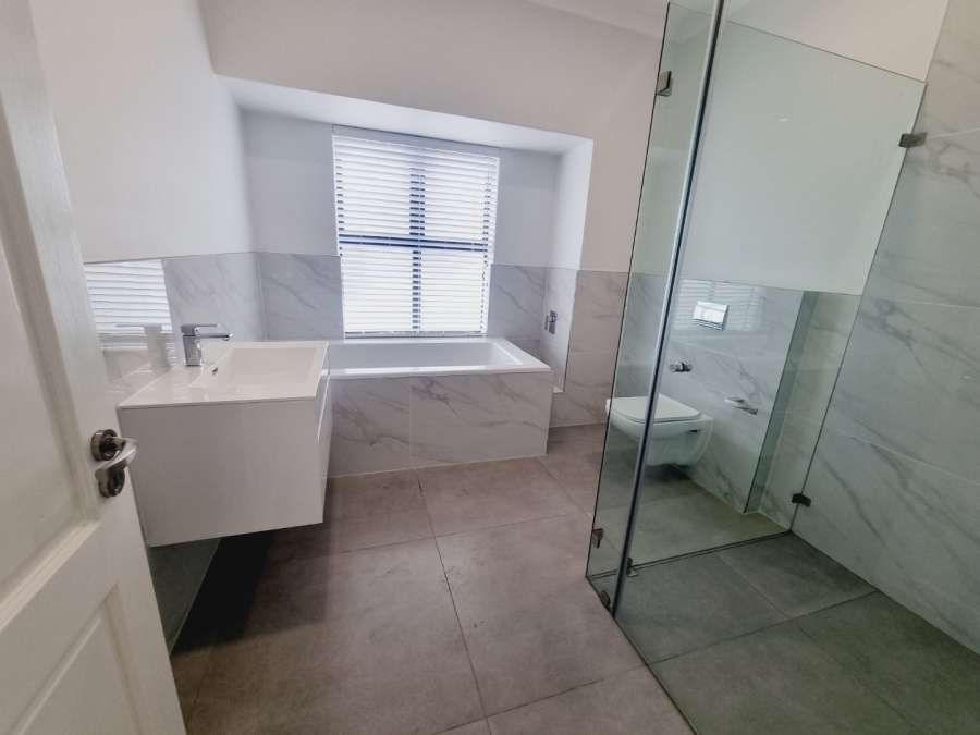 5 Bedroom Property for Sale in Sandown Western Cape